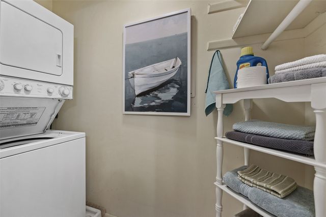 130 Thompson Dr SE 320, Cedar Rapids, IA 52403