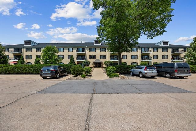 130 Thompson Dr SE 320, Cedar Rapids, IA 52403