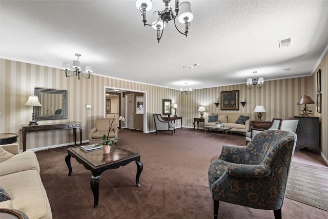 130 Thompson Dr SE 320, Cedar Rapids, IA 52403