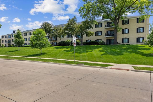 130 Thompson Dr SE 320, Cedar Rapids, IA 52403