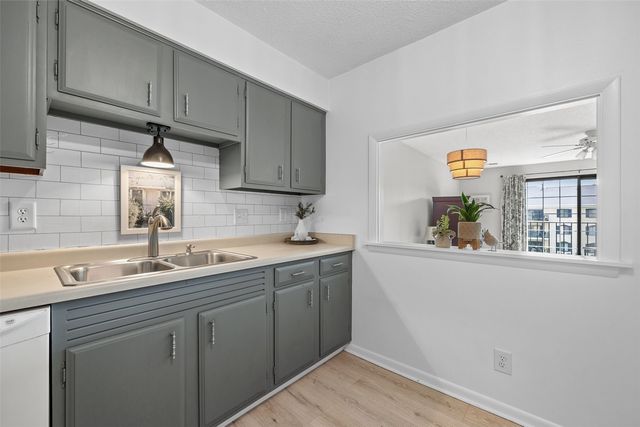 130 Thompson Dr SE 320, Cedar Rapids, IA 52403