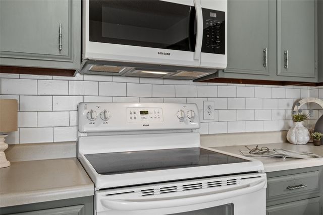 130 Thompson Dr SE 320, Cedar Rapids, IA 52403