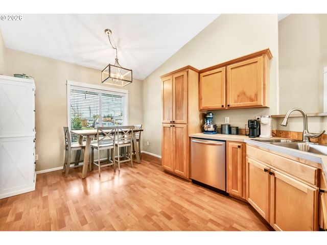 41 SANDALWOOD Loop, Creswell, OR 97426