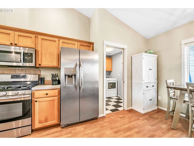 41 SANDALWOOD Loop, Creswell, OR 97426