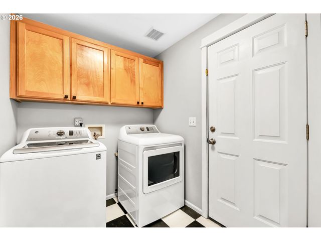 41 SANDALWOOD Loop, Creswell, OR 97426