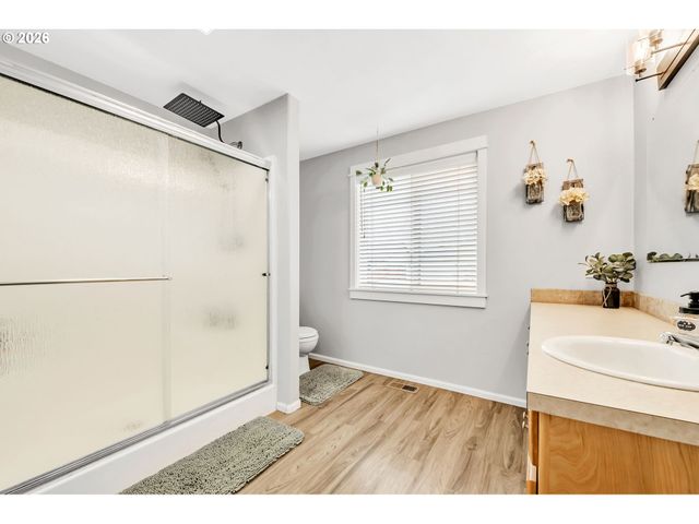 41 SANDALWOOD Loop, Creswell, OR 97426