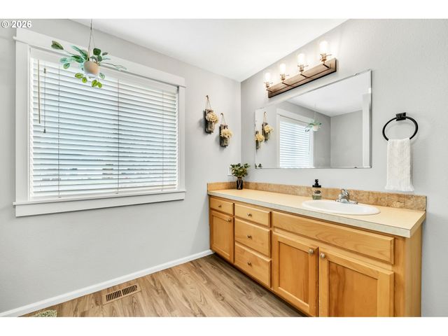 41 SANDALWOOD Loop, Creswell, OR 97426