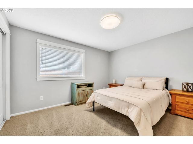 41 SANDALWOOD Loop, Creswell, OR 97426