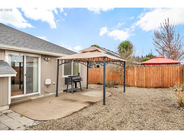 41 SANDALWOOD Loop, Creswell, OR 97426