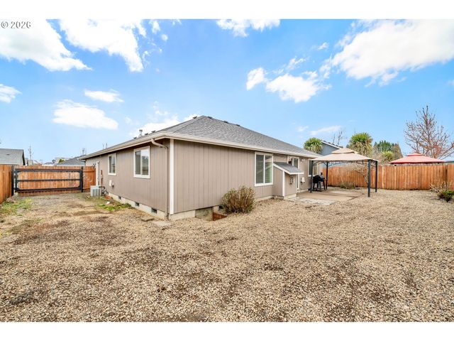 41 SANDALWOOD Loop, Creswell, OR 97426