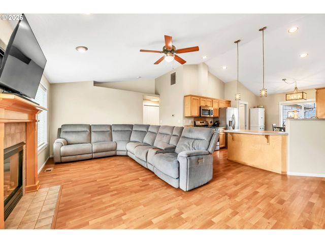 41 SANDALWOOD Loop, Creswell, OR 97426