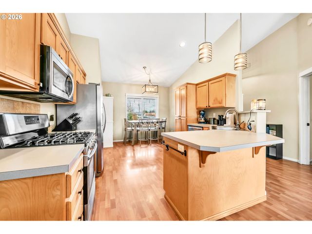 41 SANDALWOOD Loop, Creswell, OR 97426