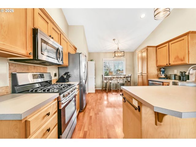 41 SANDALWOOD Loop, Creswell, OR 97426