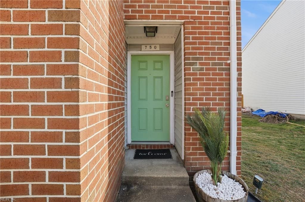 750 Glenshire DR, Virginia Beach, VA 23462
