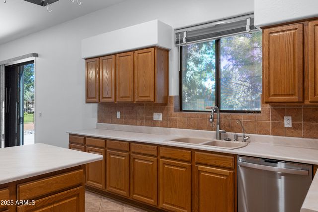 1441 S LA ARBOLETA Drive, Gilbert, AZ 85296