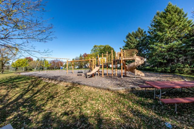 2429 Viola Heights Drive NE, Rochester, MN 55906