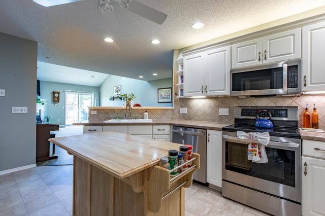 2429 Viola Heights Drive NE, Rochester, MN 55906