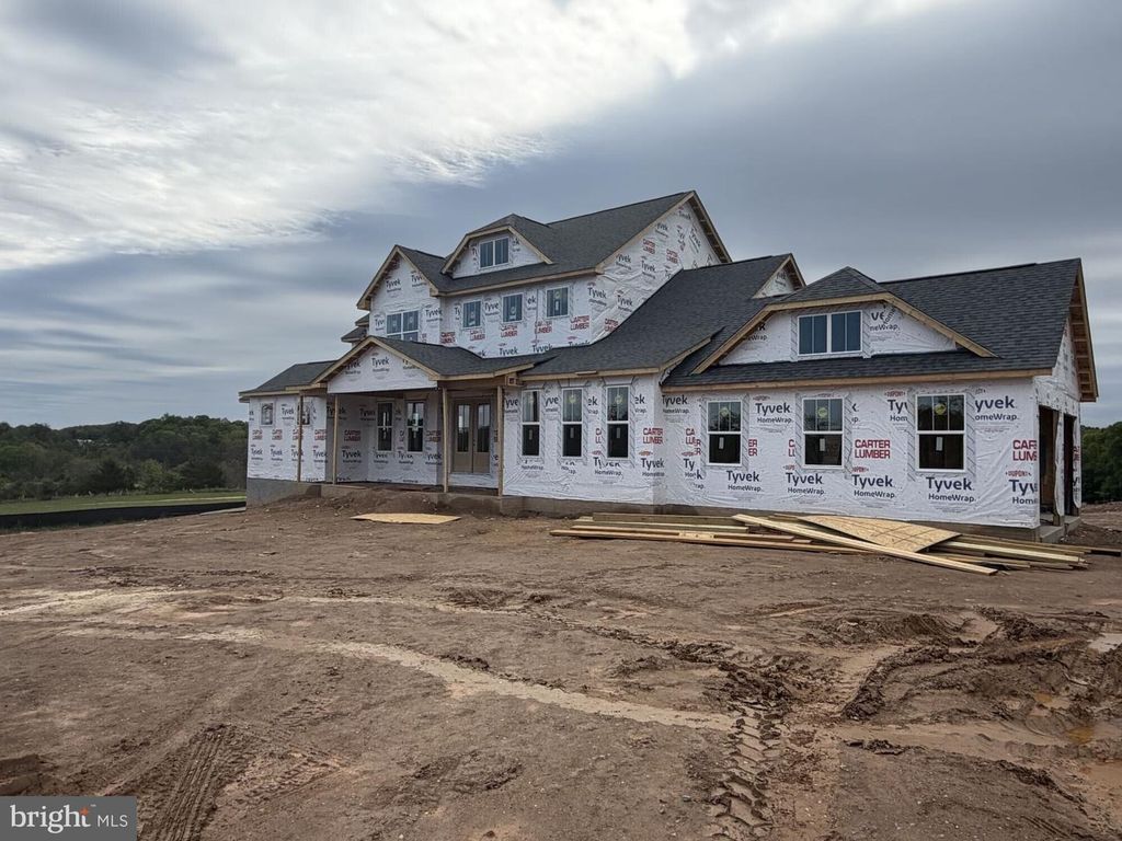 Image 12 of property listing at 5925B WOODVILLE RD, Mount Airy, MD 21771