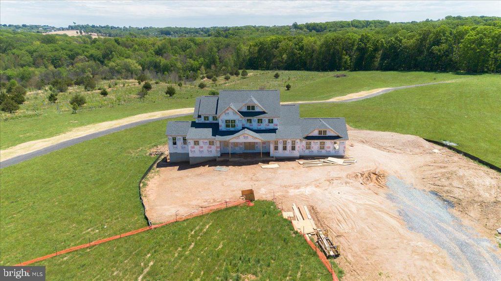 Image 9 of property listing at 5925B WOODVILLE RD, Mount Airy, MD 21771