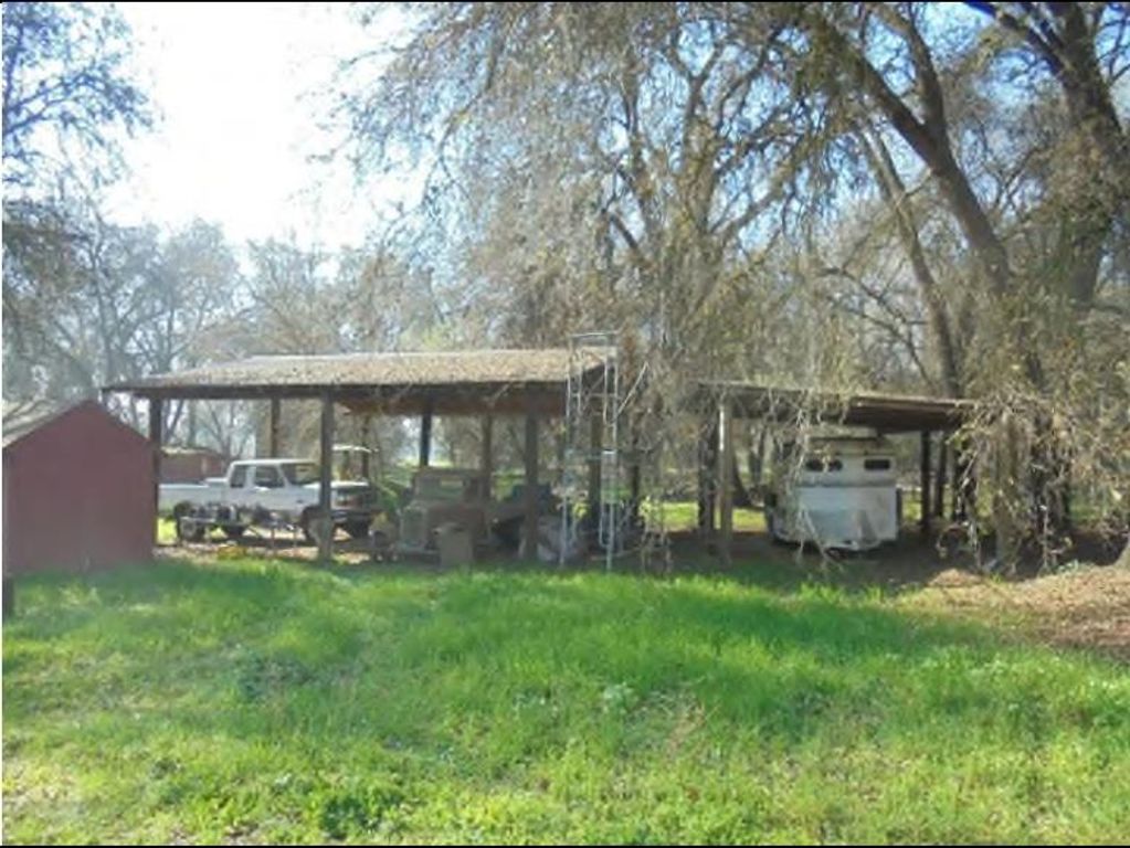 Image 10 of property listing at 1000 S Rainbow Route, Sanger, CA 93657