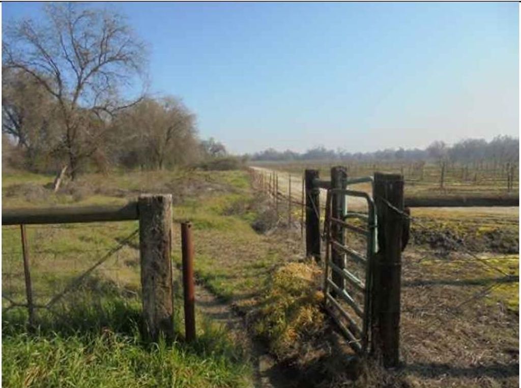 Image 16 of property listing at 1000 S Rainbow Route, Sanger, CA 93657