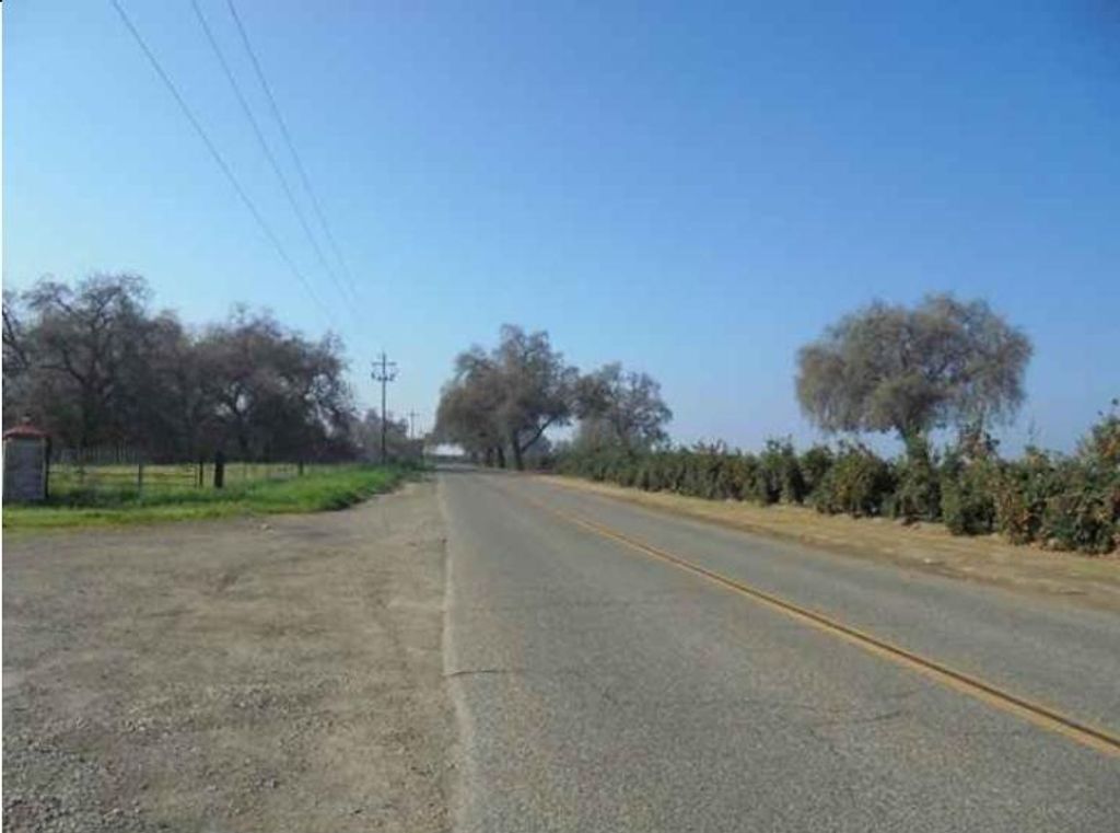 Image 4 of property listing at 1000 S Rainbow Route, Sanger, CA 93657