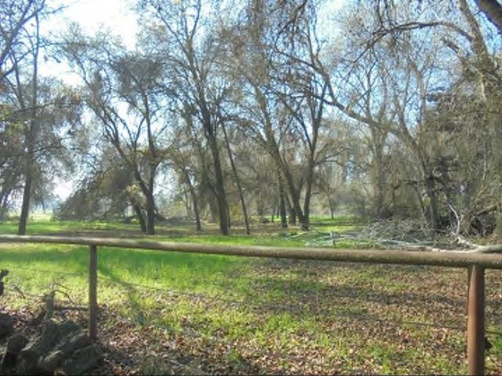 Image 6 of property listing at 1000 S Rainbow Route, Sanger, CA 93657