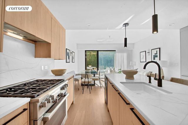 22 HUNTINGTON Street, New York City, NY 11231