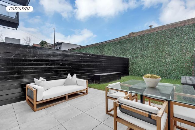 22 HUNTINGTON Street, New York City, NY 11231