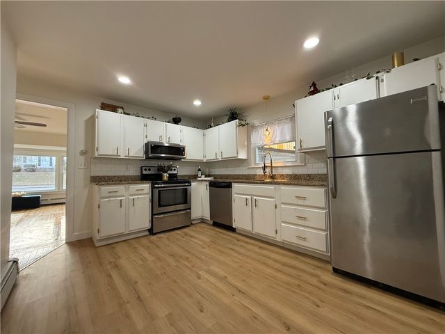 461 River Road, Lincoln, RI 02865