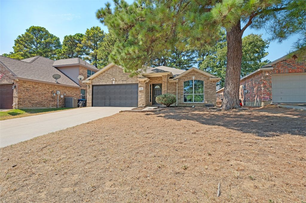 536 Cross Ridge Circle N, Fort Worth, TX 76120 — exterior