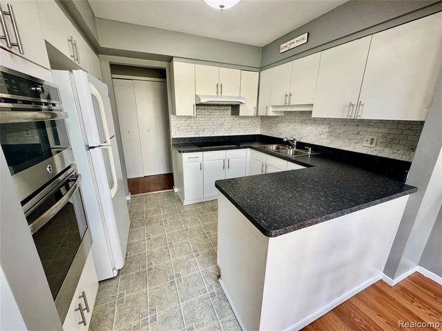 4180 Colorado Lane, West Bloomfield, MI 48322