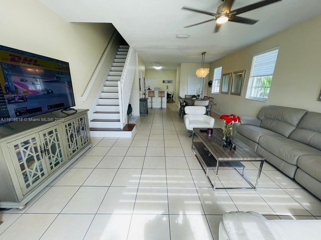 3778 San Simeon Cir, Weston, FL 33331