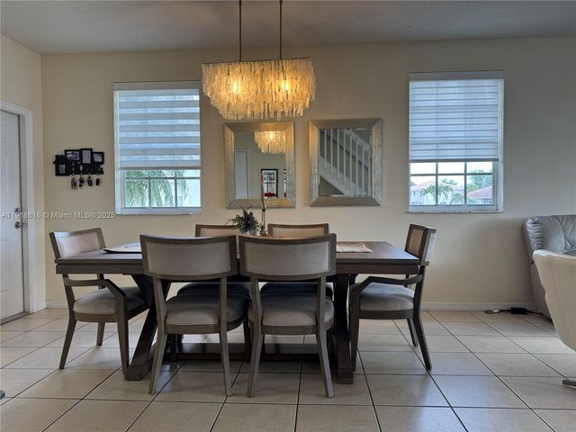 3778 San Simeon Cir, Weston, FL 33331