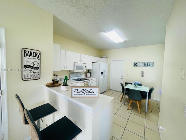 3778 San Simeon Cir, Weston, FL 33331