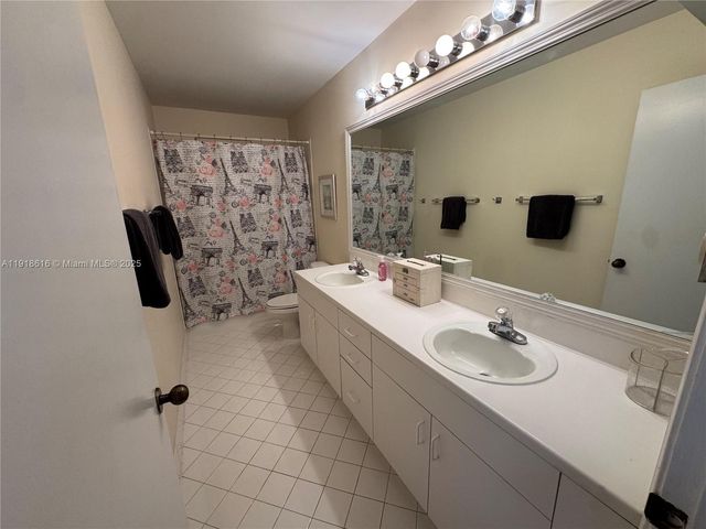 3778 San Simeon Cir, Weston, FL 33331