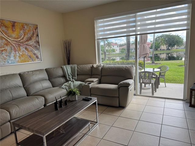 3778 San Simeon Cir, Weston, FL 33331