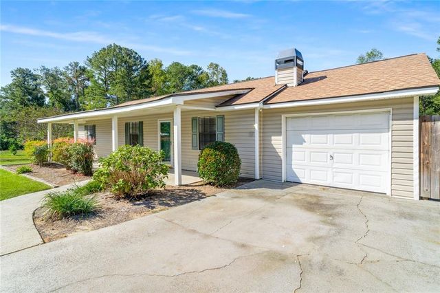 1141 Holly Hills Drive SW, Lilburn, GA 30047