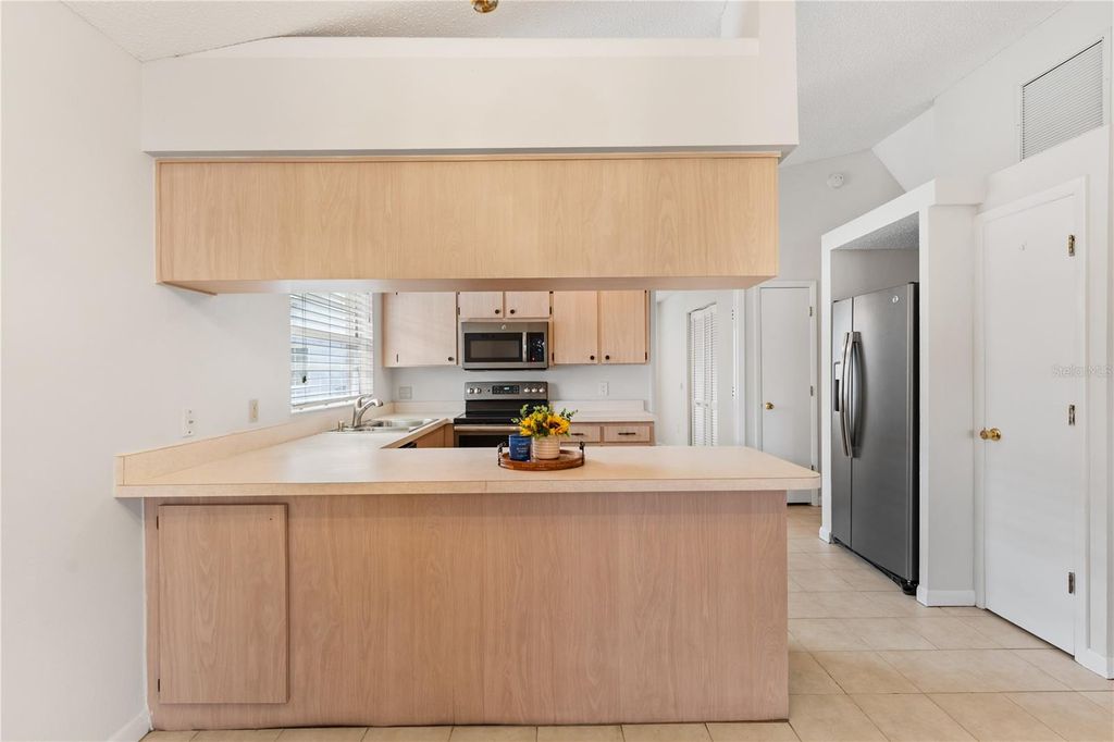 Image 11 of property listing at 4770 SILVER CIRCLE, Zephyrhills, FL 33541