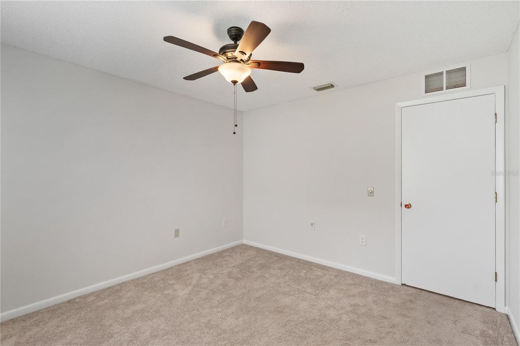 Image 20 of property listing at 4770 SILVER CIRCLE, Zephyrhills, FL 33541