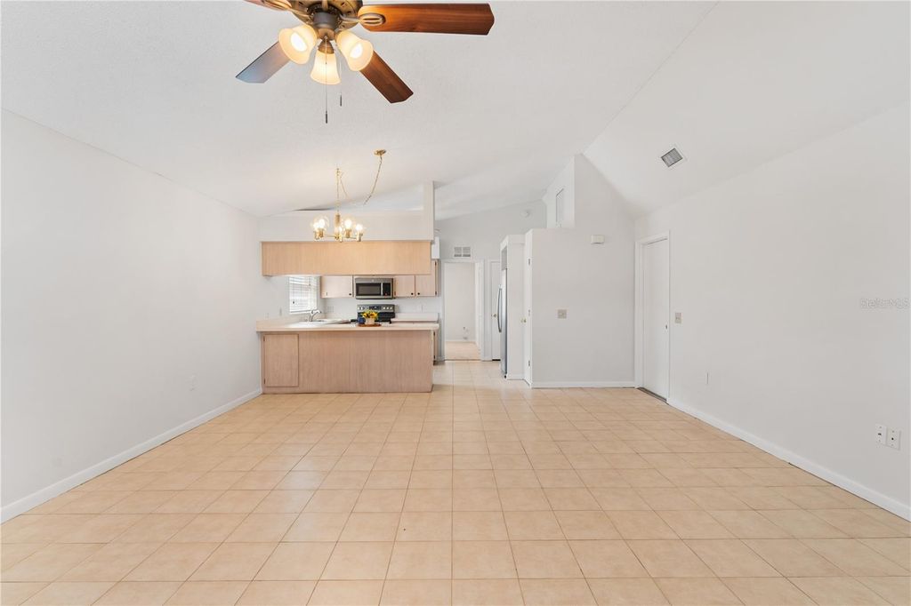 Image 5 of property listing at 4770 SILVER CIRCLE, Zephyrhills, FL 33541