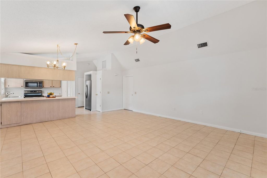 Image 6 of property listing at 4770 SILVER CIRCLE, Zephyrhills, FL 33541
