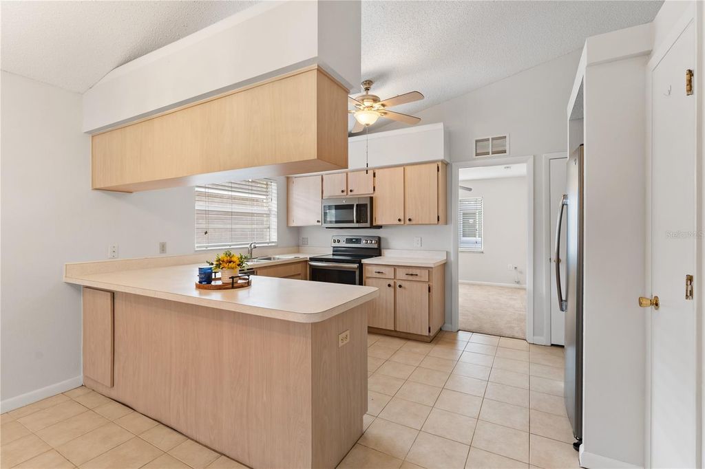 Image 10 of property listing at 4770 SILVER CIRCLE, Zephyrhills, FL 33541