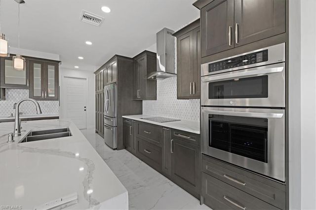 901 NW 33rd PL, Cape Coral, FL 33993
