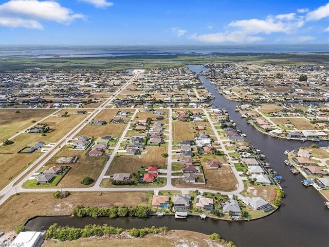 901 NW 33rd PL, Cape Coral, FL 33993