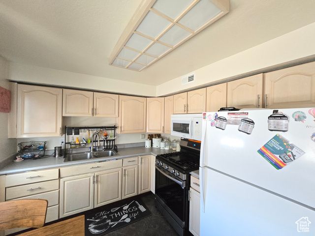 1088 N NAYON ST #F, Layton, UT 84040