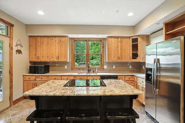 7563 Grizzly Drive, Nineveh, IN 46164