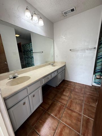 4319 Crenshaw Dr, Midland, TX 79705