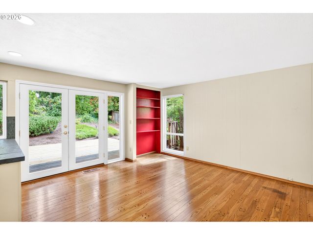 14775 Nw OAKHILLS Dr, Beaverton, OR 97006