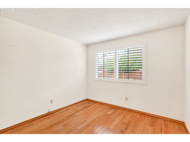 14775 Nw OAKHILLS Dr, Beaverton, OR 97006